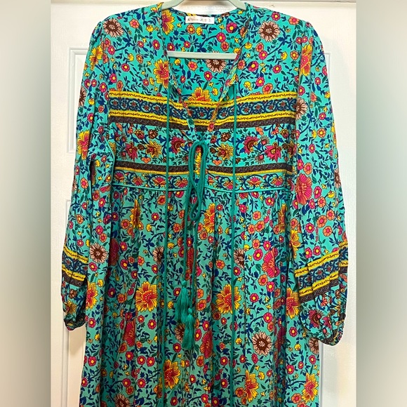 R. Vivimos Dresses & Skirts - Comfortable & Cute Boho floral dress with tassels